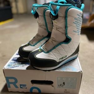 Roxy Snowboarding Boots